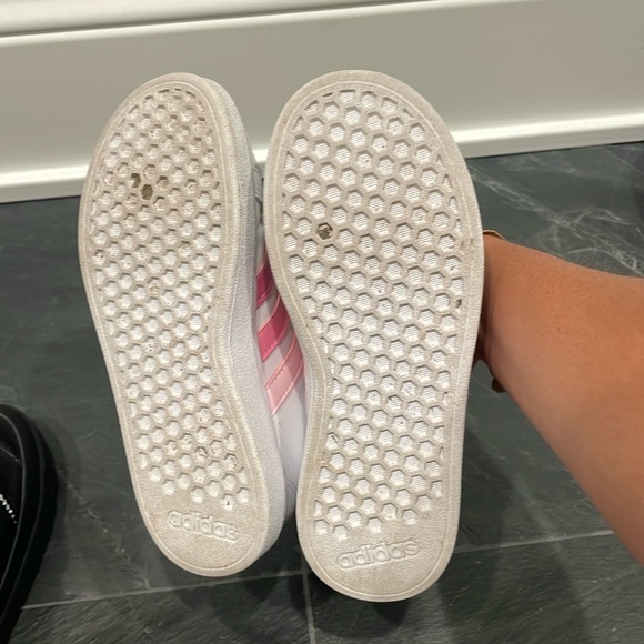 Adidas Pink Superstars - Picture 3 of 3